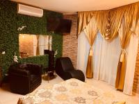 610772481: Chica busca chico en Madrid