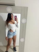613724643: Chica busca chico en Barcelona