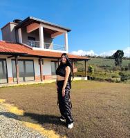 617746381: Chica busca chico en Madrid