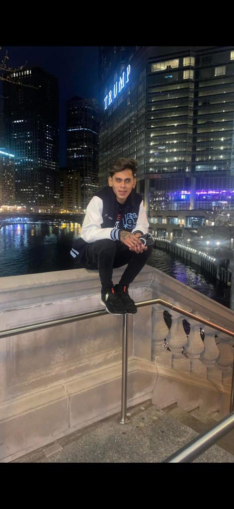 Chico busca chica en Sevilla: 