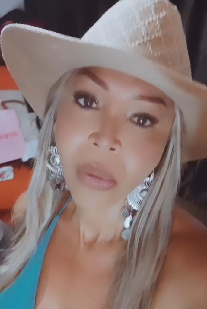 688373694: Travesti en León