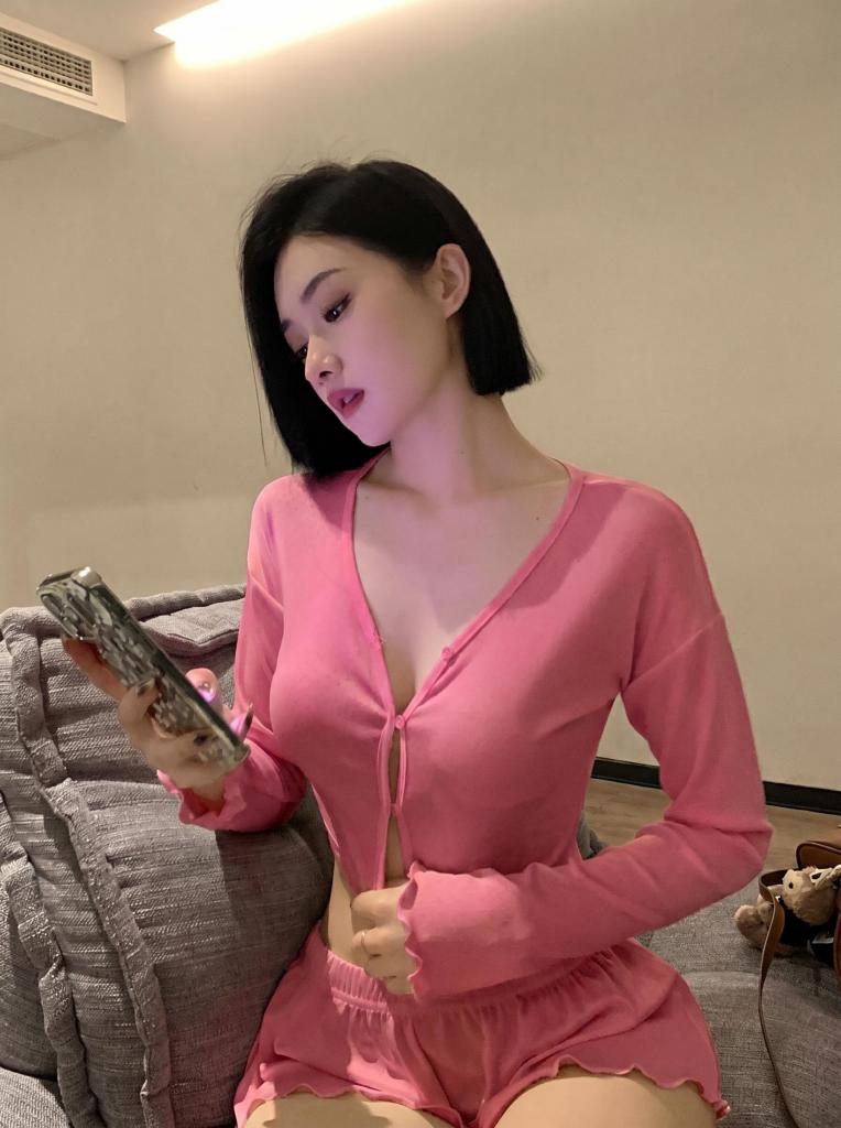 697224469: Chica busca chico en Valencia