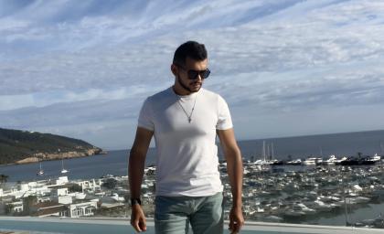 607298961: Chico busca chica en Ibiza