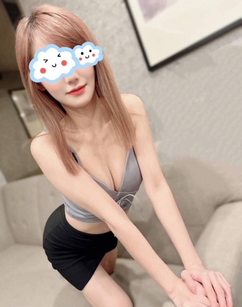688145911: Chica busca chico en Barcelona