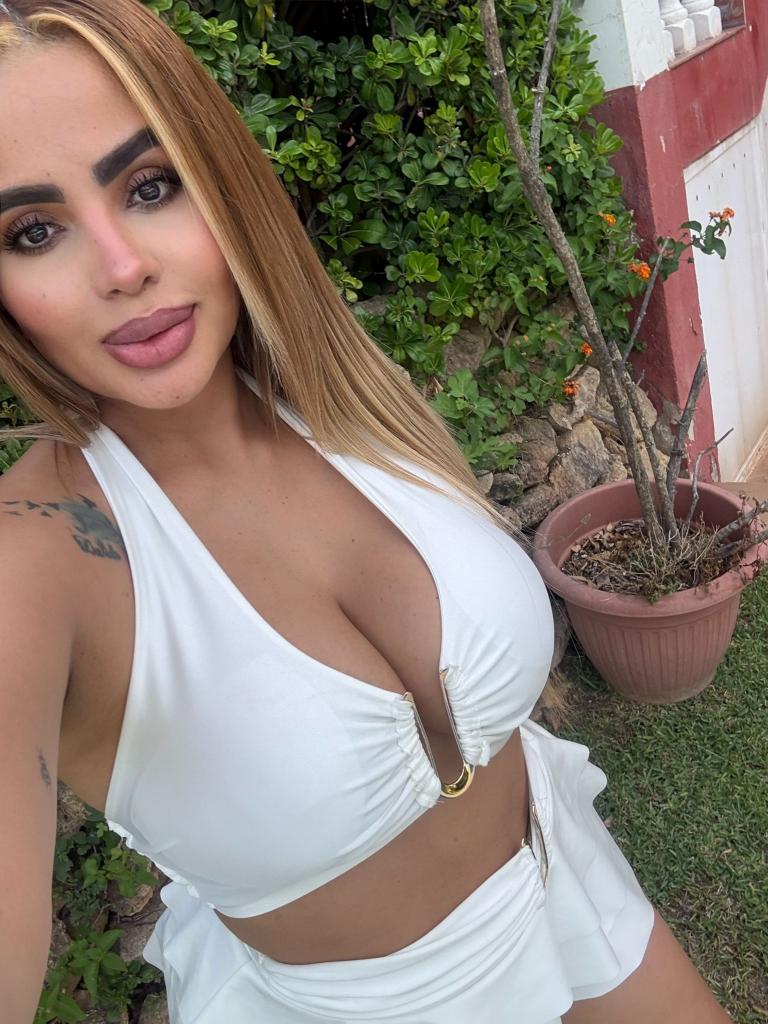 664248198: Chica busca chico en Sevilla