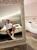 695685844: Chico busca chica en Barcelona