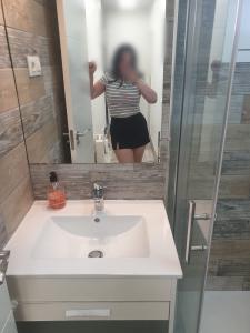 613734517: Chica busca chico en Madrid