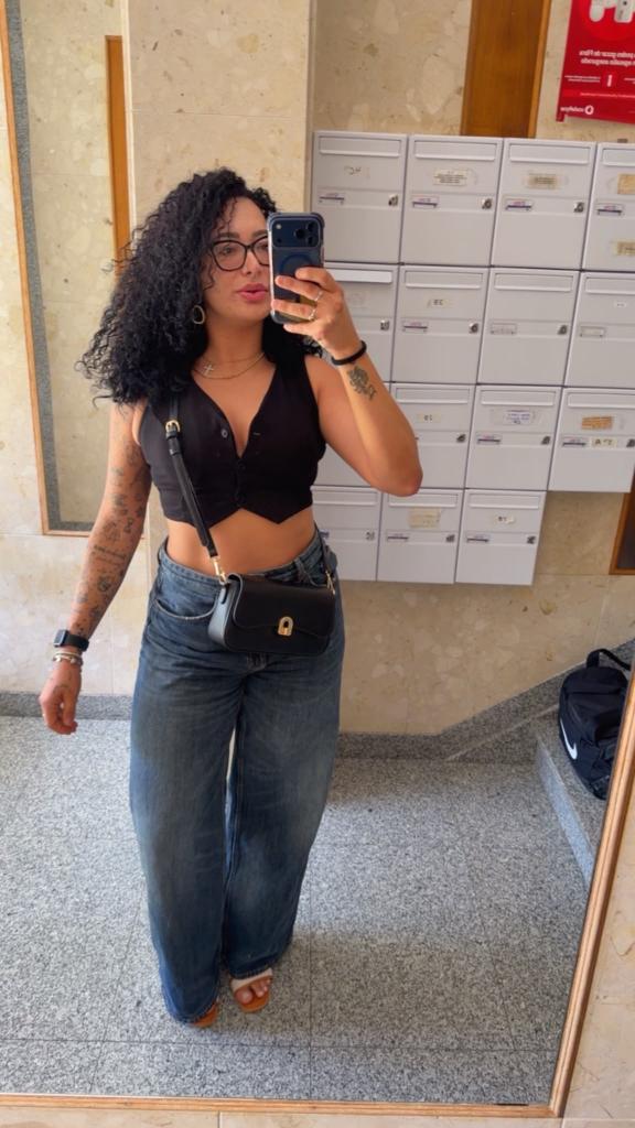 613677079: Chica busca chico en Lugo