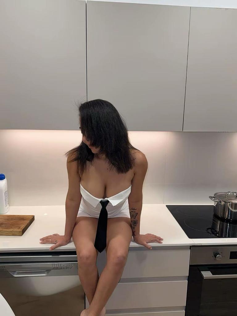 671139771: Chica busca chico en Gerona