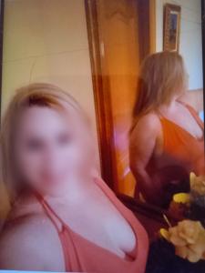 614561887: Chica busca chico en Pontevedra