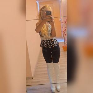 614202908: Chica busca chico en Barcelona