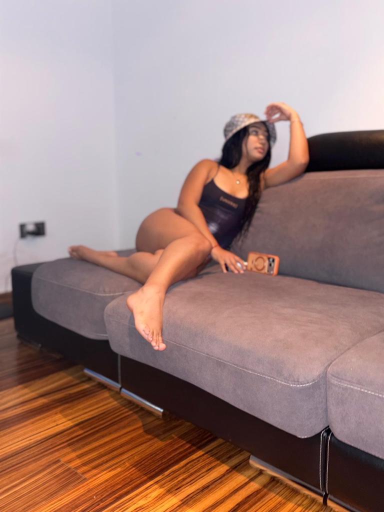 Chica busca chico en Granada: Chica busca chico