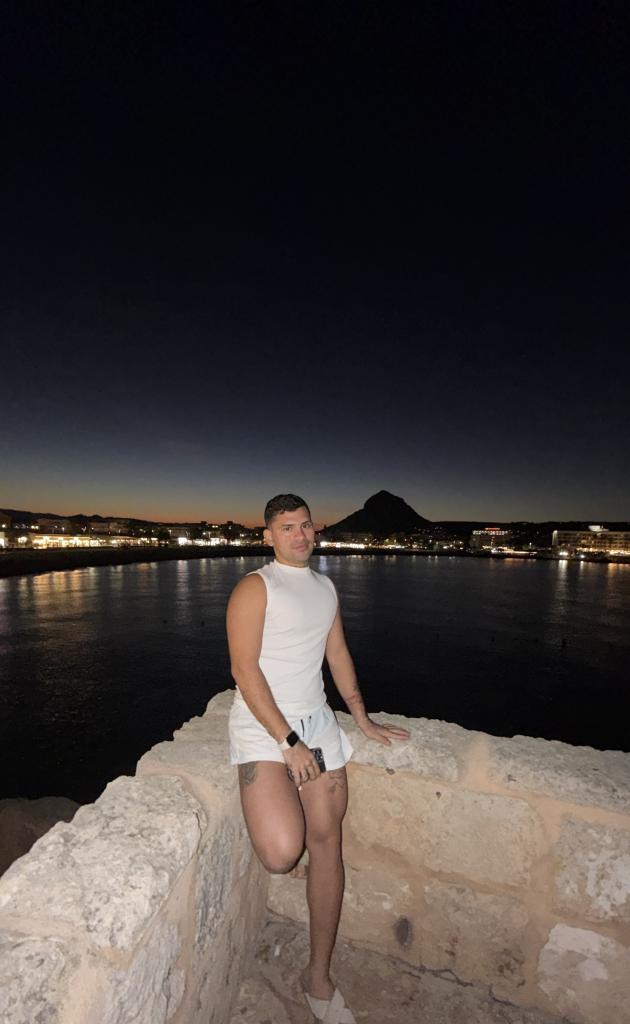 662638125: Chico busca chica en Alicante