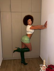 657464306: Chica busca chico en Sevilla