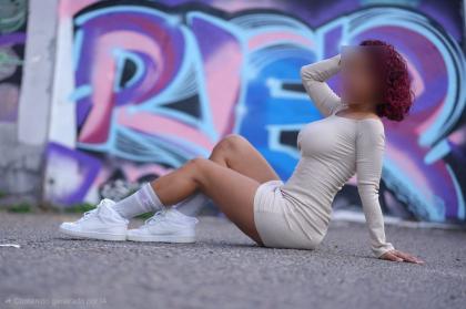658033436: Chica busca chico en Sevilla
