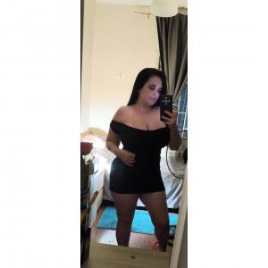 631409737: Chica busca chico en Barcelona