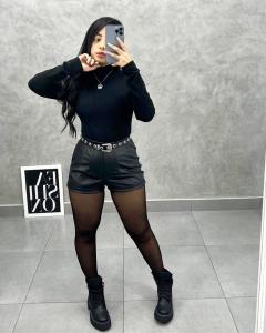 687555288: Chica busca chico en Barcelona