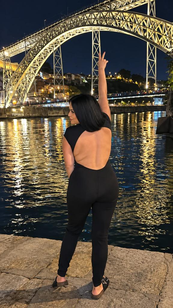 643890957: Chica busca chico en Pontevedra