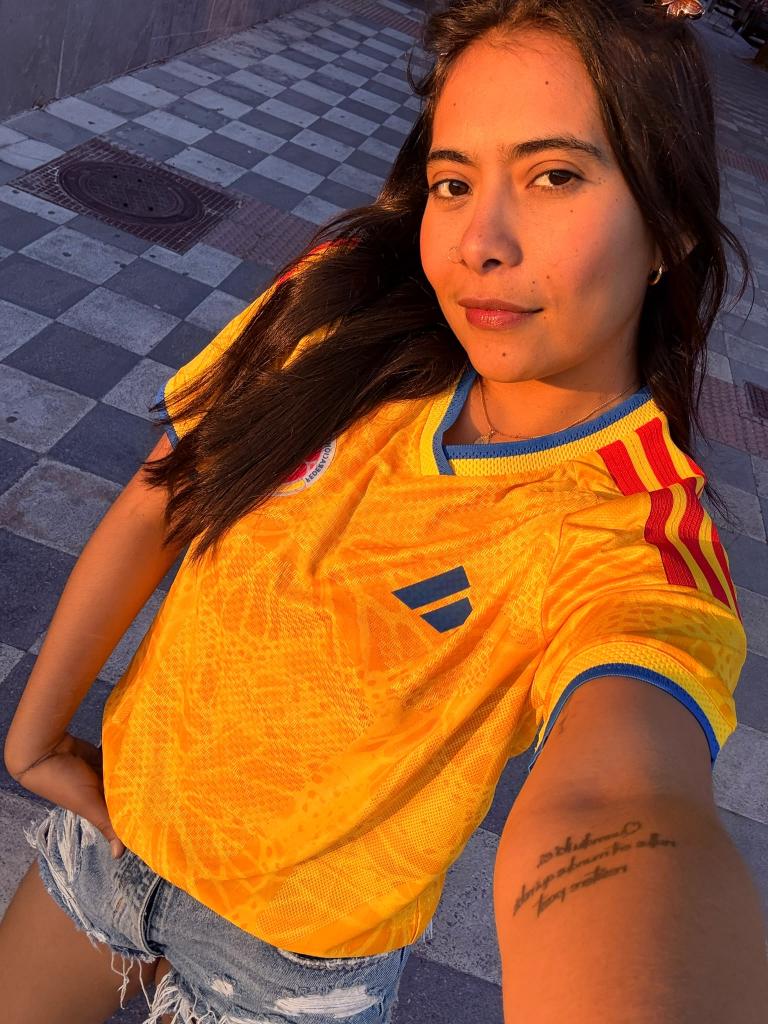 607024370: Chica busca chico en Barcelona