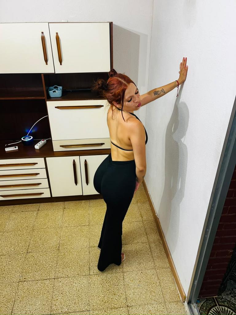 614145610: Chica busca chico en Gerona