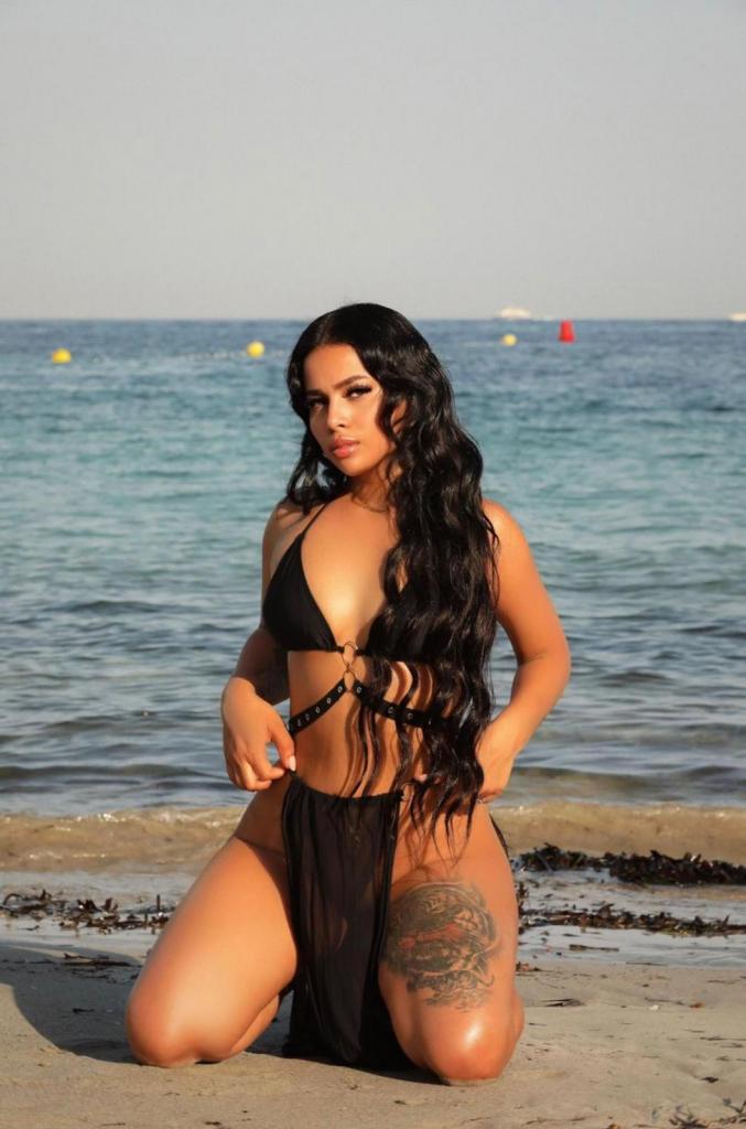 Chica busca chico en Ibiza: Chica busca chico