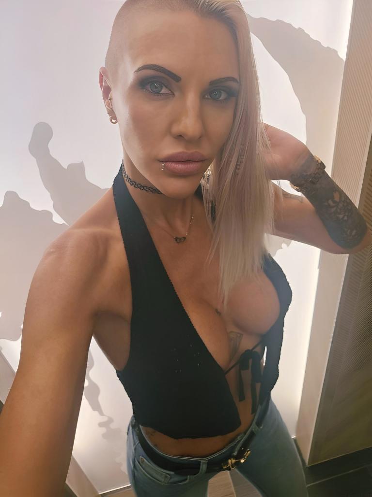 Chica busca chico en Alicante: Chica busca chico