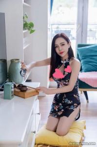 664293093: Chica busca chico en Barcelona
