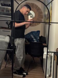 613158331: Chico busca chica en La Coruña