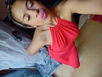687828953: Chica busca chico en Madrid
