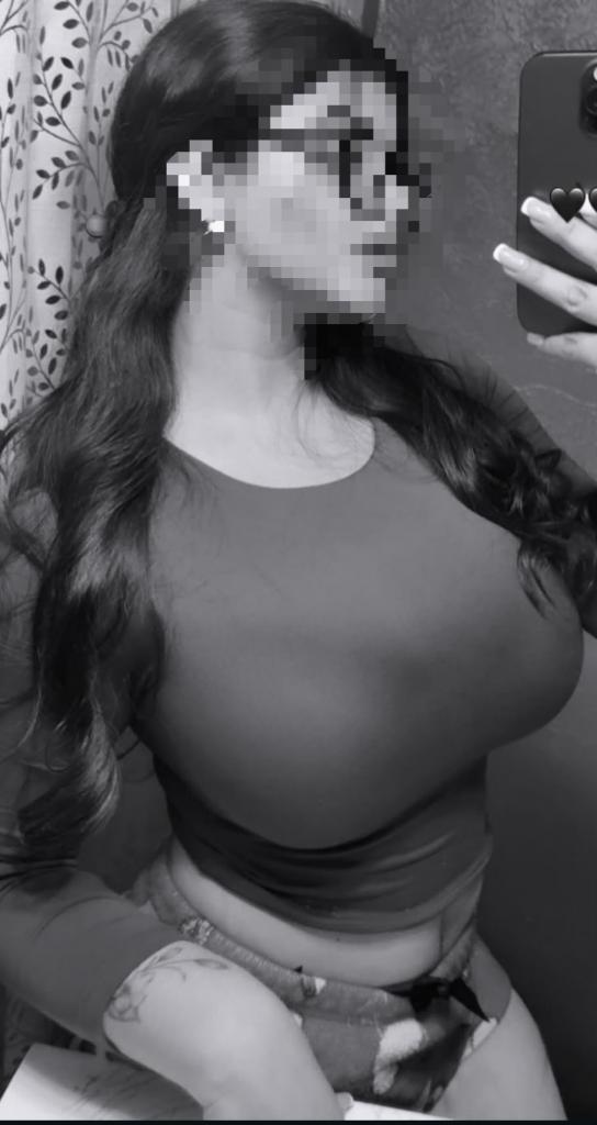 607851403: Chica busca chico en Málaga