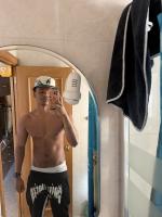 647939467: Chico busca chica en Málaga