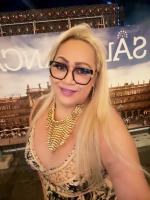 666396359: Travesti en León