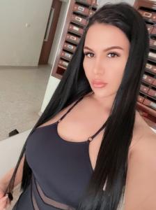 613576847: Chica busca chico en Sevilla