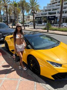 663207952: Chica busca chico en Barcelona