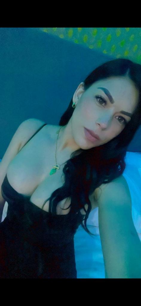 664236061: Chica busca chico en Barcelona