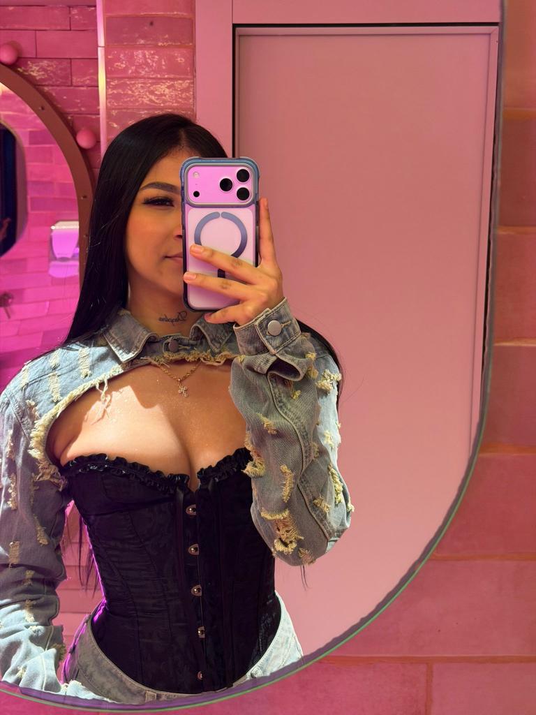 Chica busca chico en Alicante: Chica busca chico