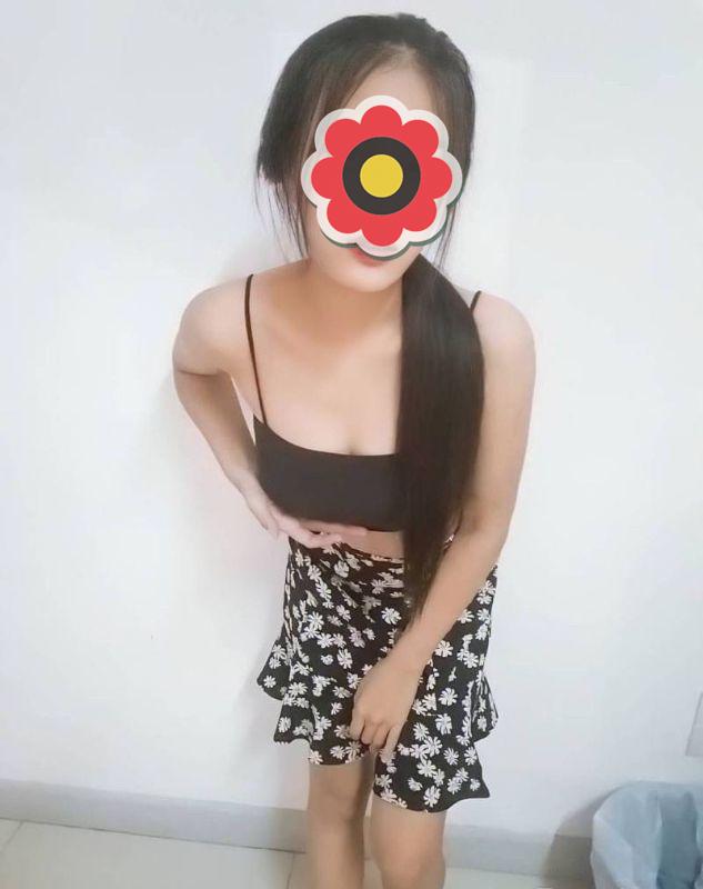 664209363: Chica busca chico en Barcelona