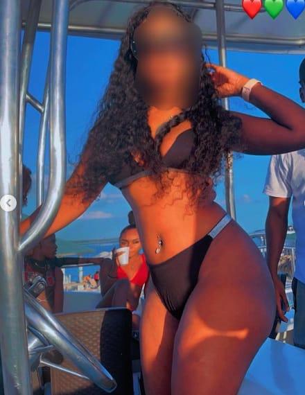 671677353: Chica busca chico en Barcelona