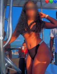 671677353: Chica busca chico en Barcelona