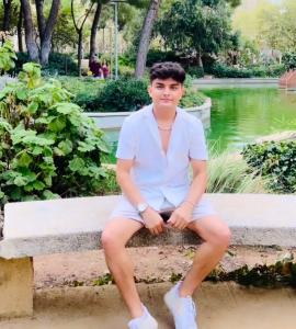 672857499: Chico busca chica en Barcelona