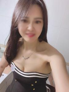 663431635: Chica busca chico en Barcelona