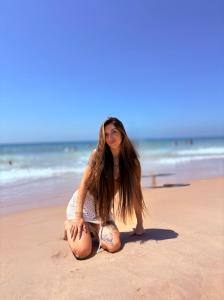 613756770: Chica busca chico en Ibiza