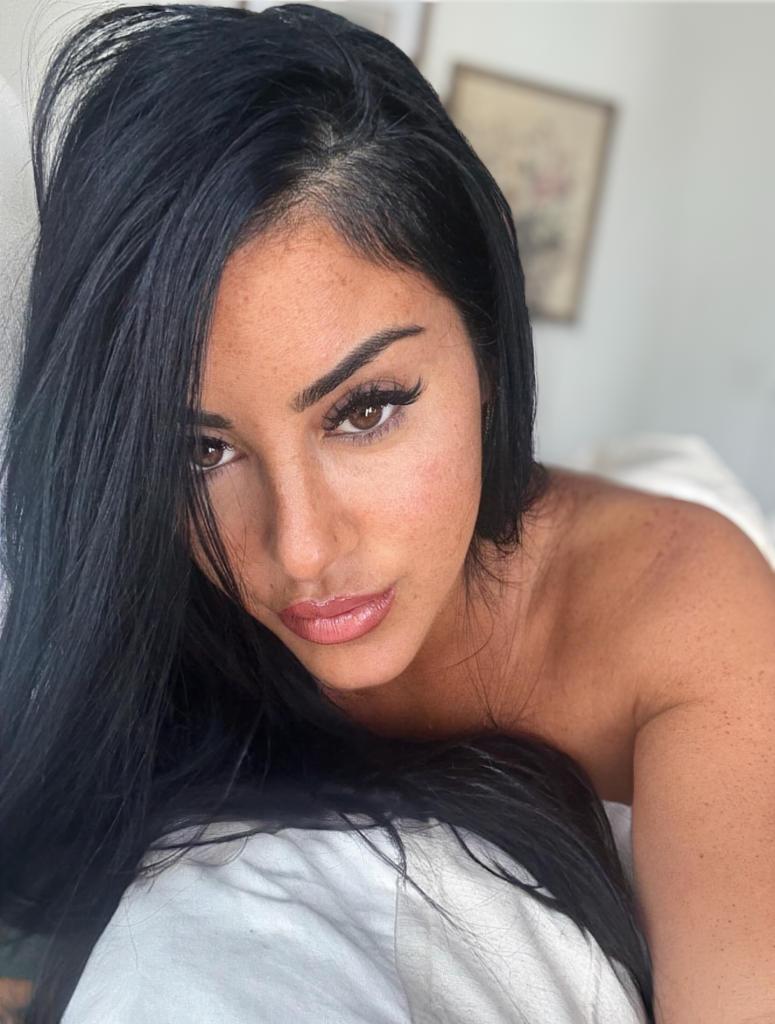 Chica busca chico en Alicante: Chica busca chico