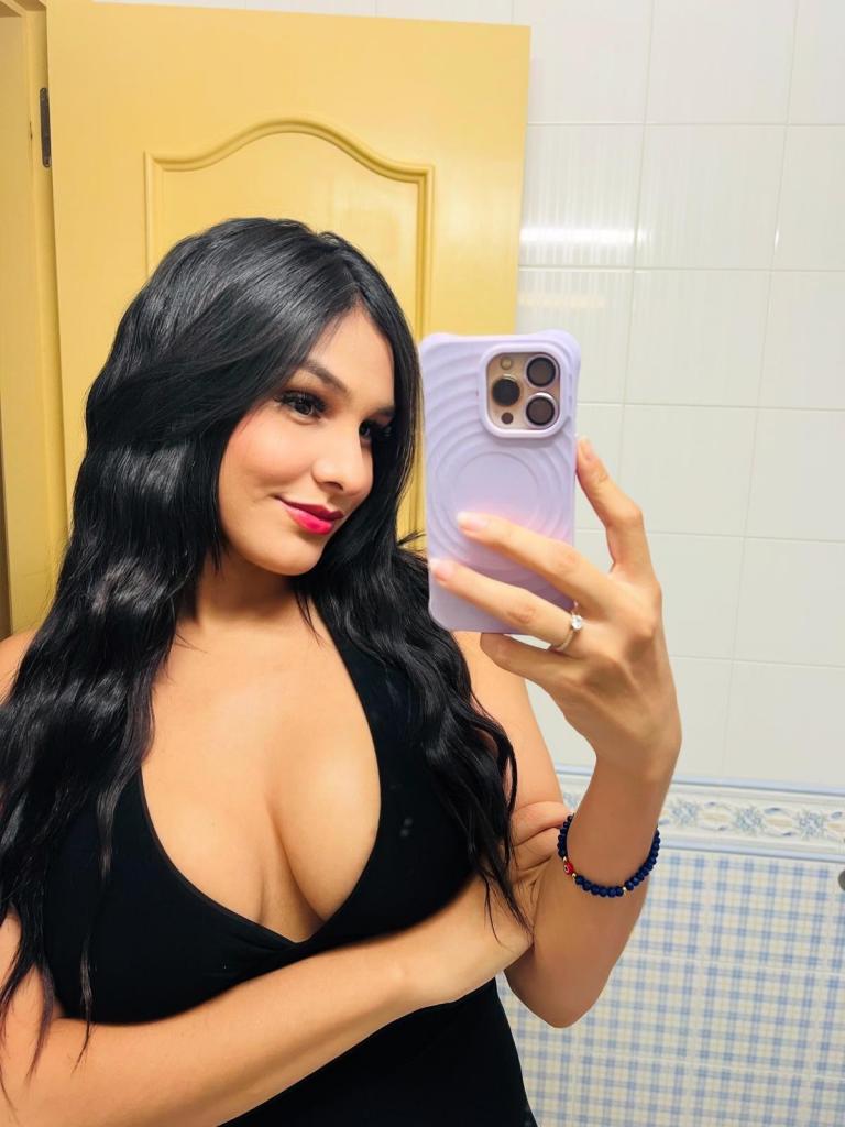 677134480: Chica busca chico en Sevilla