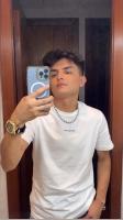 672857499: Chico busca chica en Barcelona
