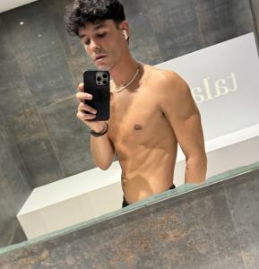 665891530: Chico busca chica en La Coruña