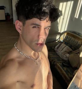 665891530: Chico busca chica en La Coruña