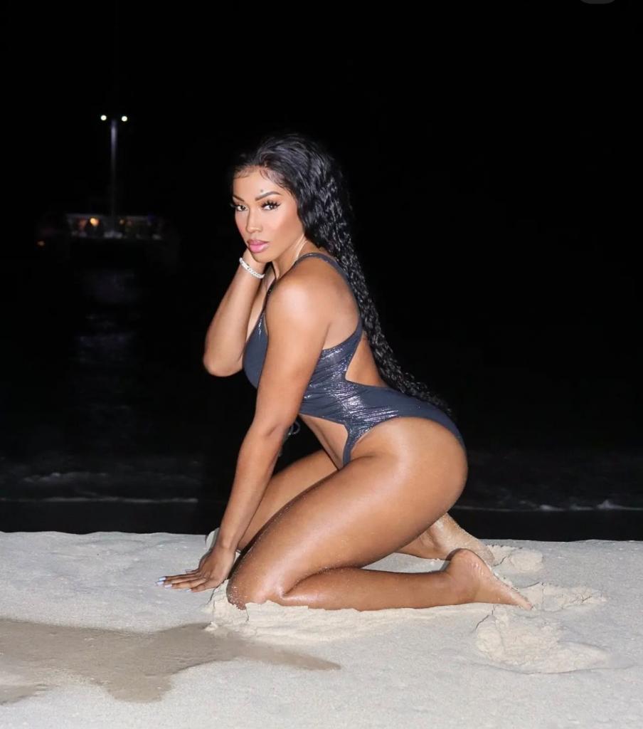 611298339: Chica busca chico en Barcelona