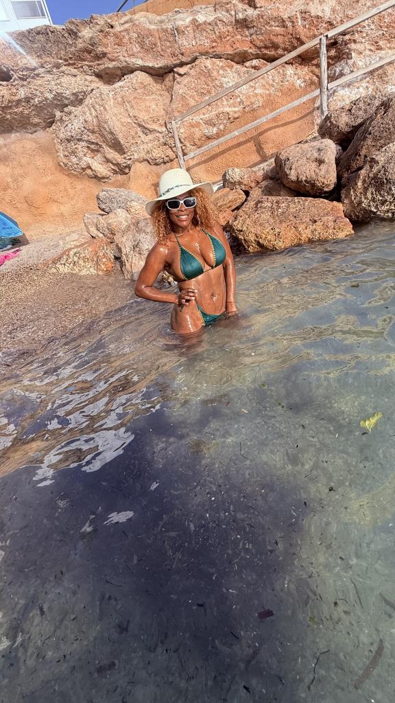 645913632: Chica busca chico en Ibiza