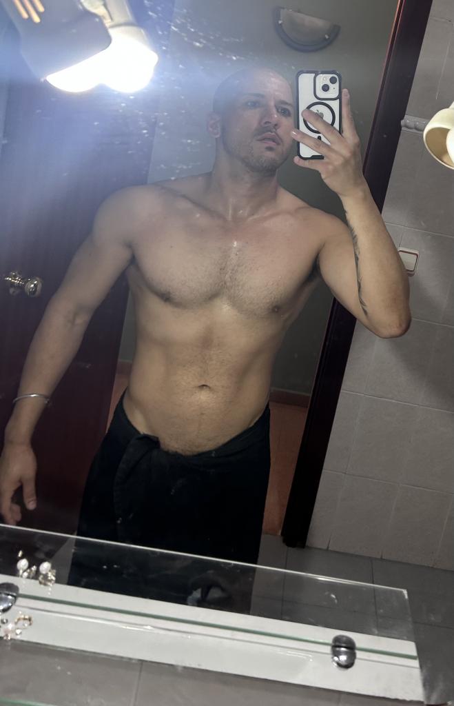 663134111: Chico busca chica en Valencia
